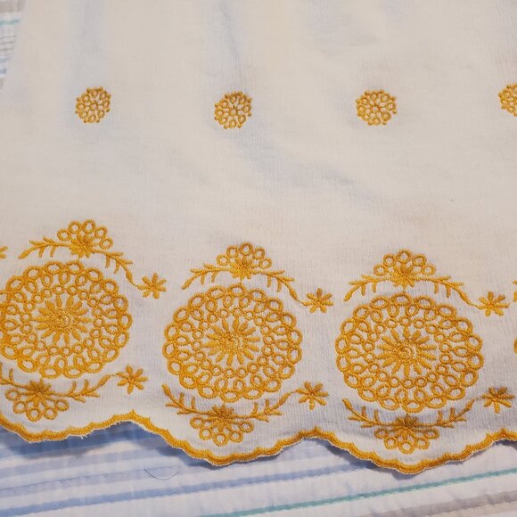 Skies are Blue Size Small White and Yellow/gold off the shoulder top - Picture 2 of 8